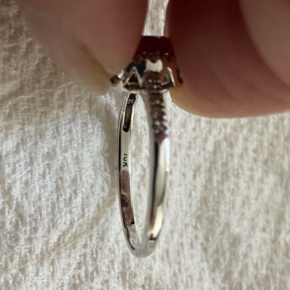 White gold w diamond and ruby stone - Picture 4 of 5